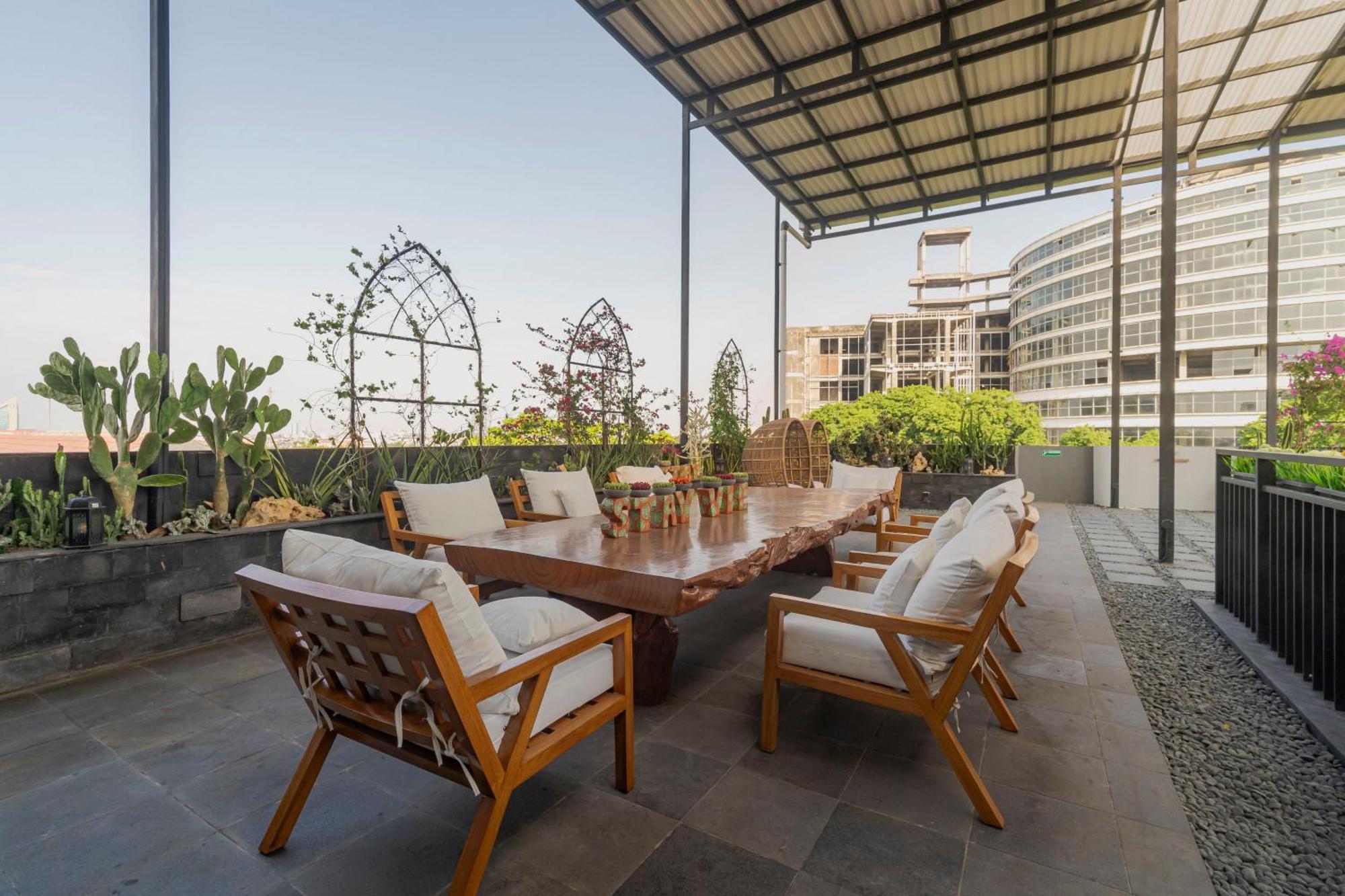Stay.Vie Hotel Surabaia Exterior foto