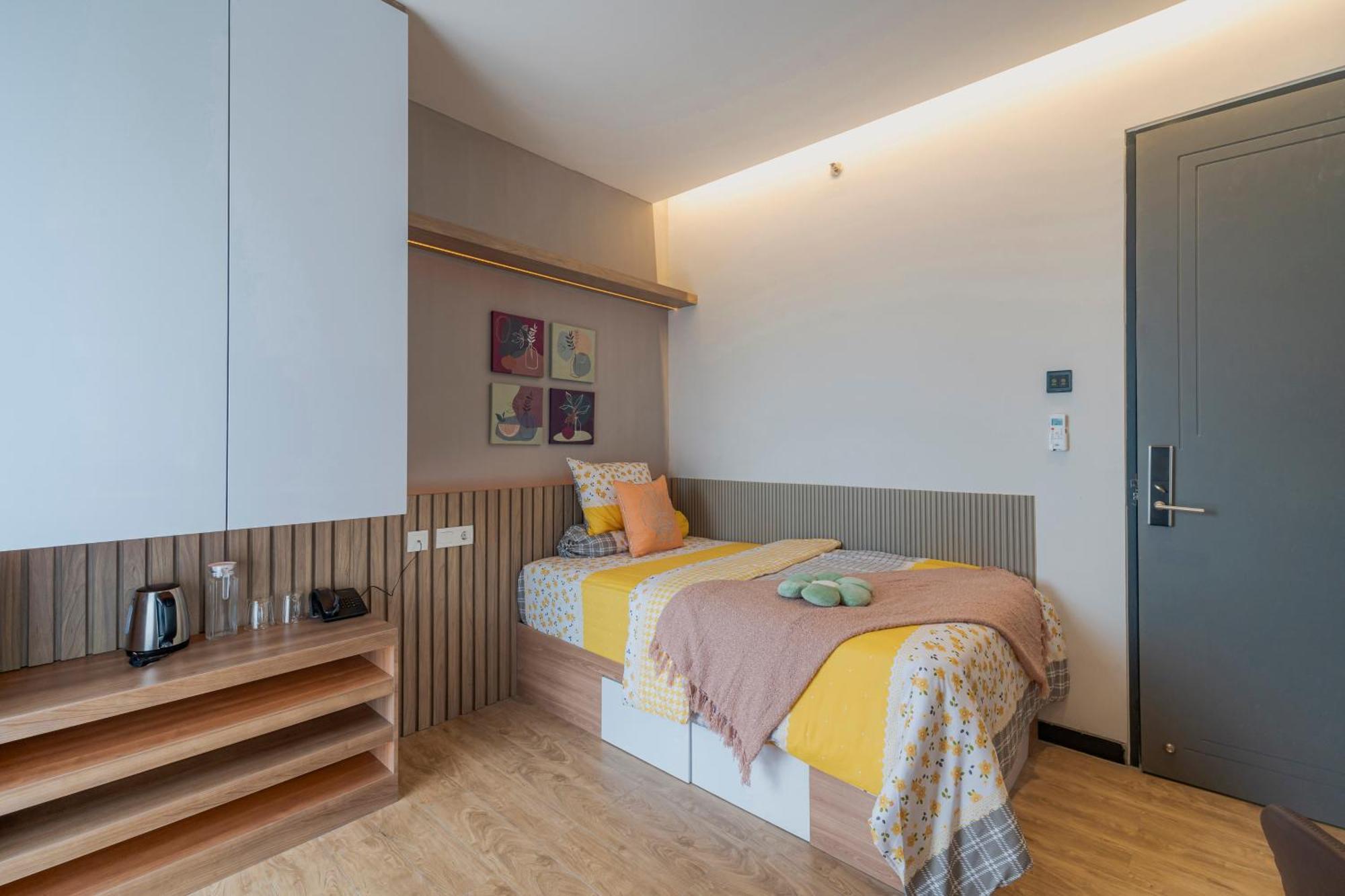 Stay.Vie Hotel Surabaia Exterior foto
