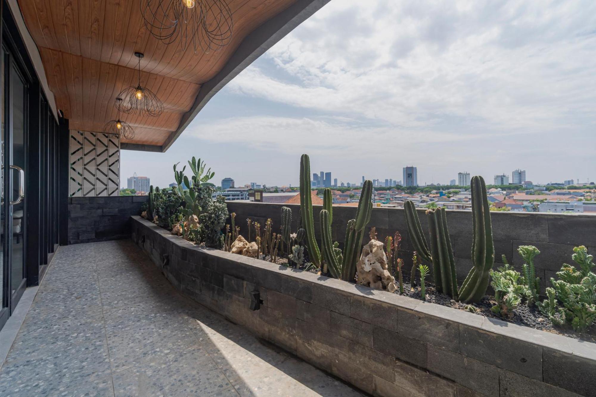 Stay.Vie Hotel Surabaia Exterior foto