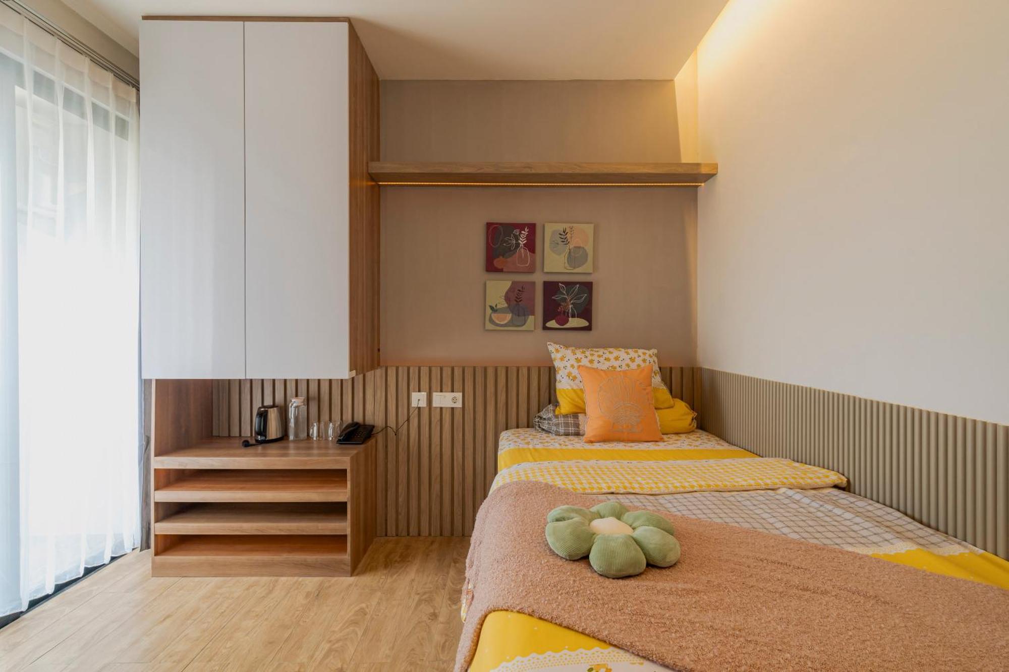 Stay.Vie Hotel Surabaia Exterior foto